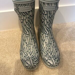 Women’s size 7 short coral hunter boots blue